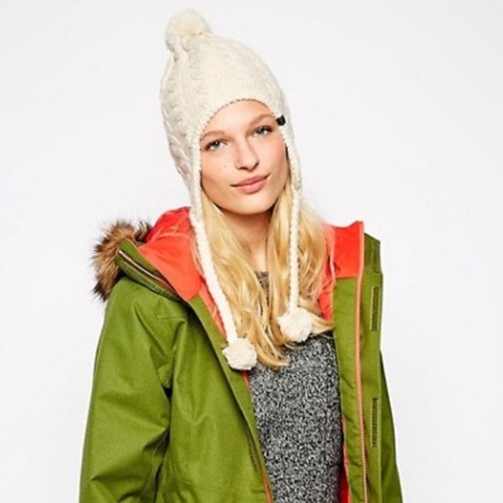 The North Face Minna Earflap Beanie Cable Knit Fleece Lined Pom Hat Ivory Cozy